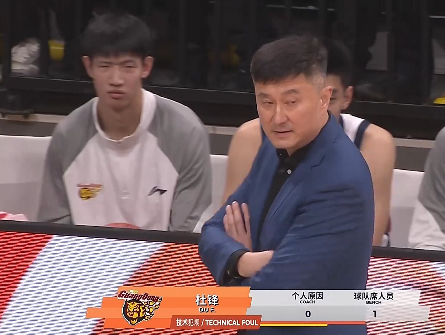 宁队输广东30分!杨鸣个人没输,赢了杜锋一回