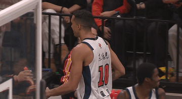 宁队输广东30分!杨鸣个人没输,赢了杜锋一回