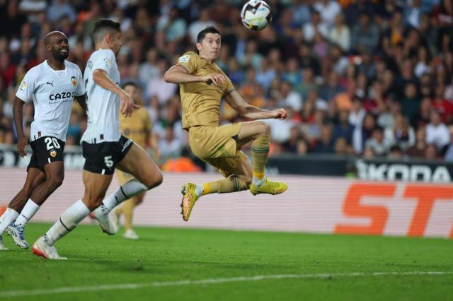 1667101647754026755.jpg 球探体育即时比分比分-简单比赛踢成莱万绝杀救主,西甲还是考验不了巴萨